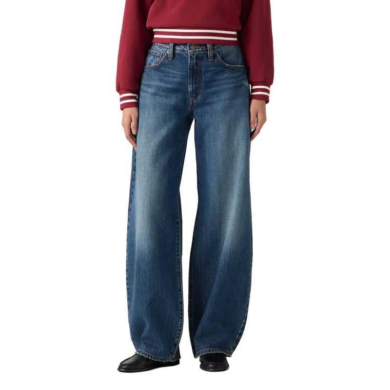 Load image into Gallery viewer, Woman wearing Levis Middy Balloon Jean in the Fixed Down colorway with a medium wash to the denim on a white background
