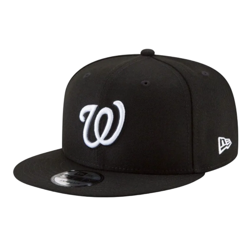 Load image into Gallery viewer, A black flat-brim baseball cap featuring a white embroidered 'W' logo on the front and a white New Era flag logo on the side, set against a plain white background.
