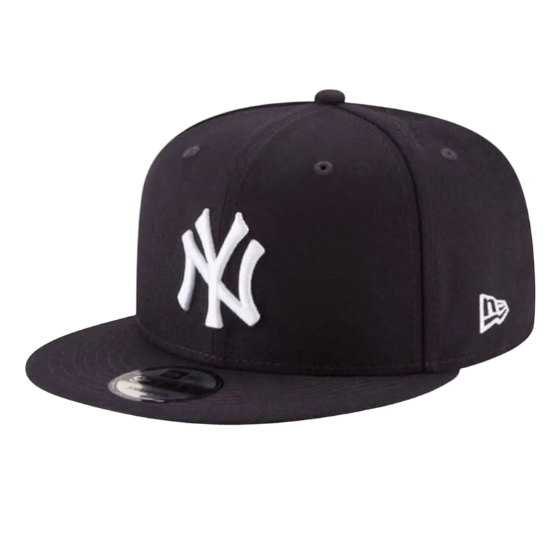 Load image into Gallery viewer, A black New York Yankees 9FIFTY fitted cap by New Era, featuring a white embroidered NY logo on the front and a white New Era flag logo on the side, set against a plain white background.
