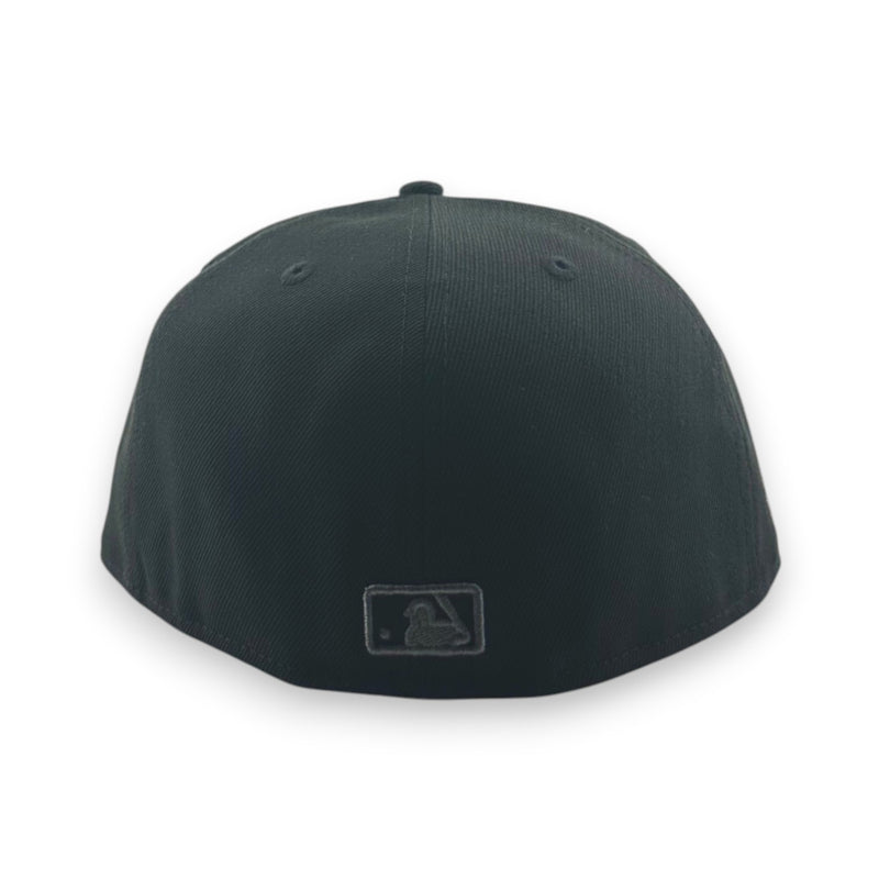 Load image into Gallery viewer, Black cap with a gray MLB logo embroidred on the back
