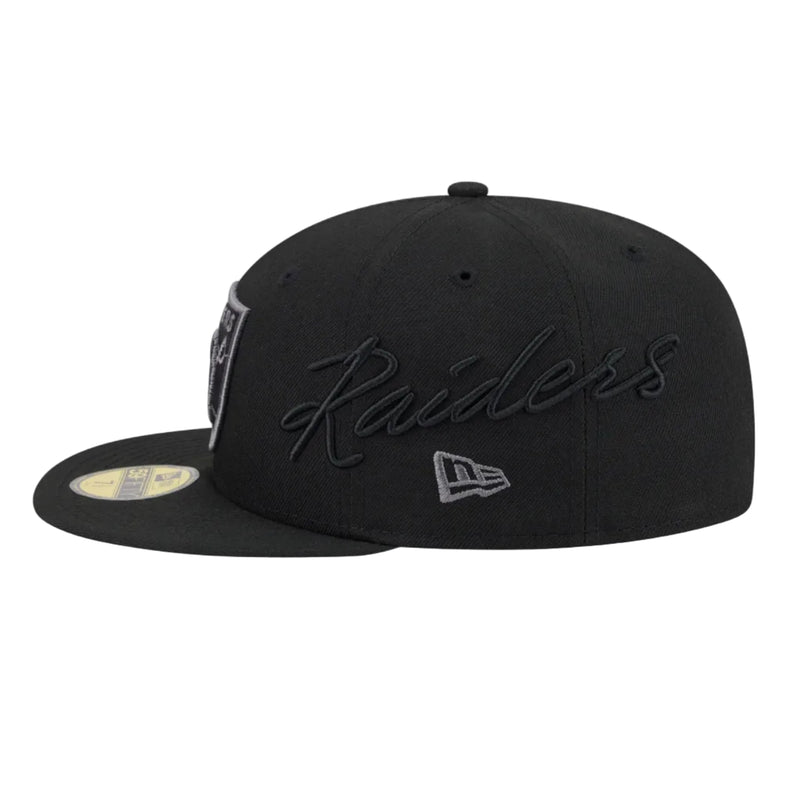 Load image into Gallery viewer, The left side of the New Era Raiders Side Script Cap featuring "Raiders" embroidered in black right above the New Era logo in Gray.
