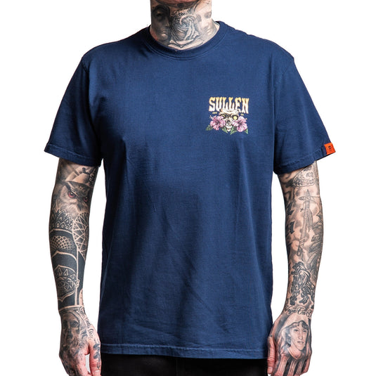 Person wearing a navy blue t-shirt with a Sulle logo on a white background