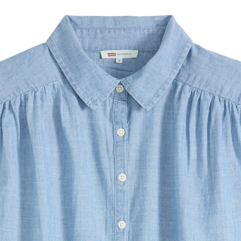 Load image into Gallery viewer, Levi's Women's Londyn Short Sleeve Popover sleeveless top features a classic point collar with a button-up front and an easy relaxed fit.
