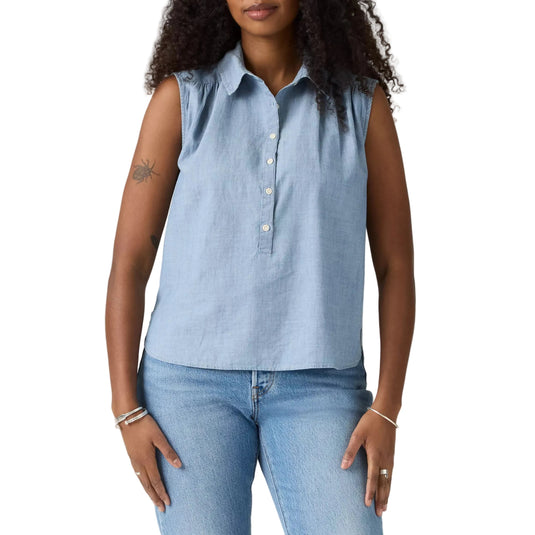 Levi's Women's Londyn Short Sleeve Popover sleeveless top features a classic point collar with a button-up front and an easy relaxed fit.