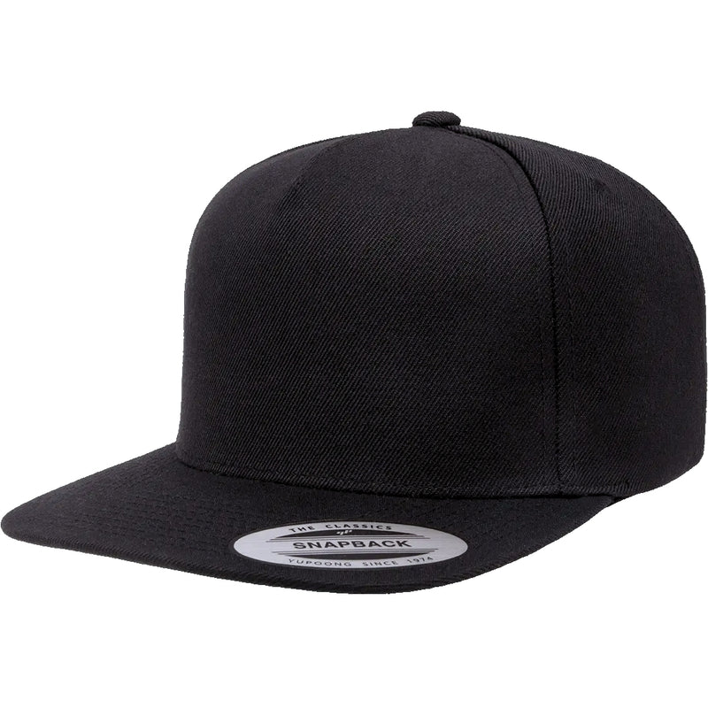 Load image into Gallery viewer, Black 5 panel snapback cap 
